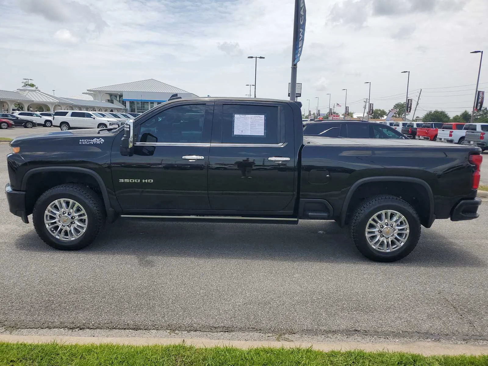Used 2022 Black Chevrolet High Country image 2