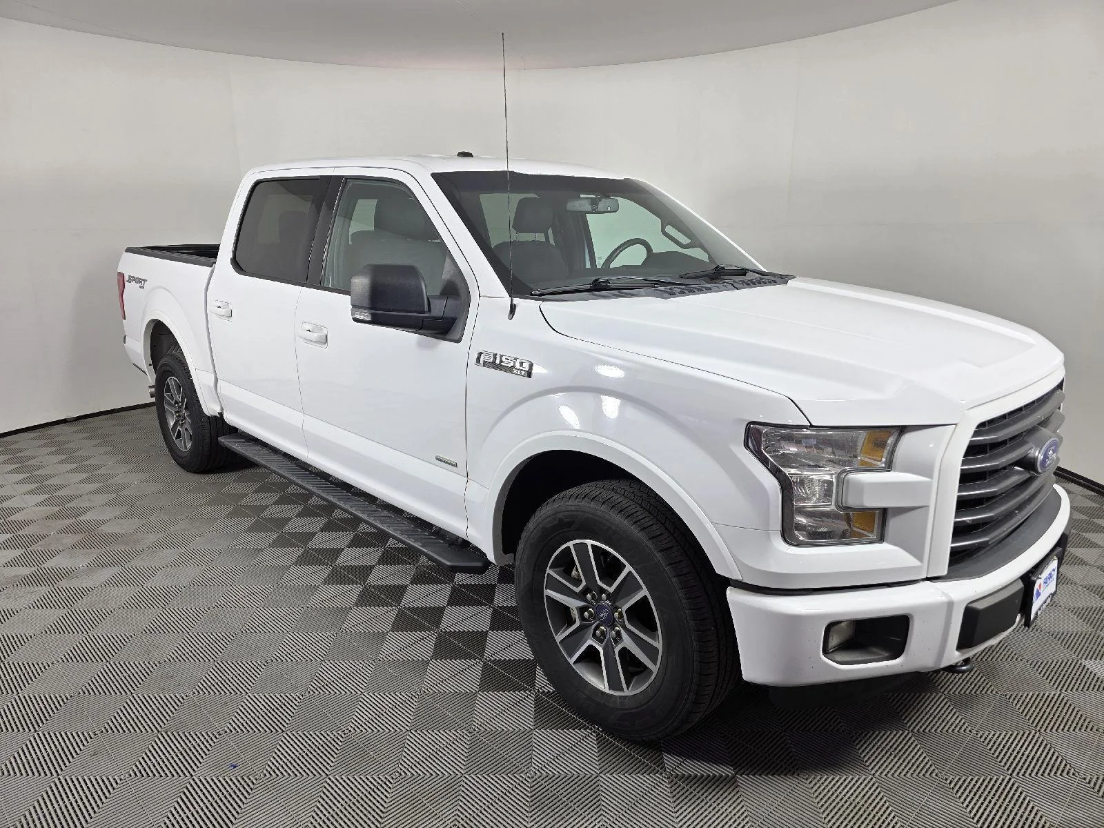 Used 2016 Oxford White Ford XLT image 11