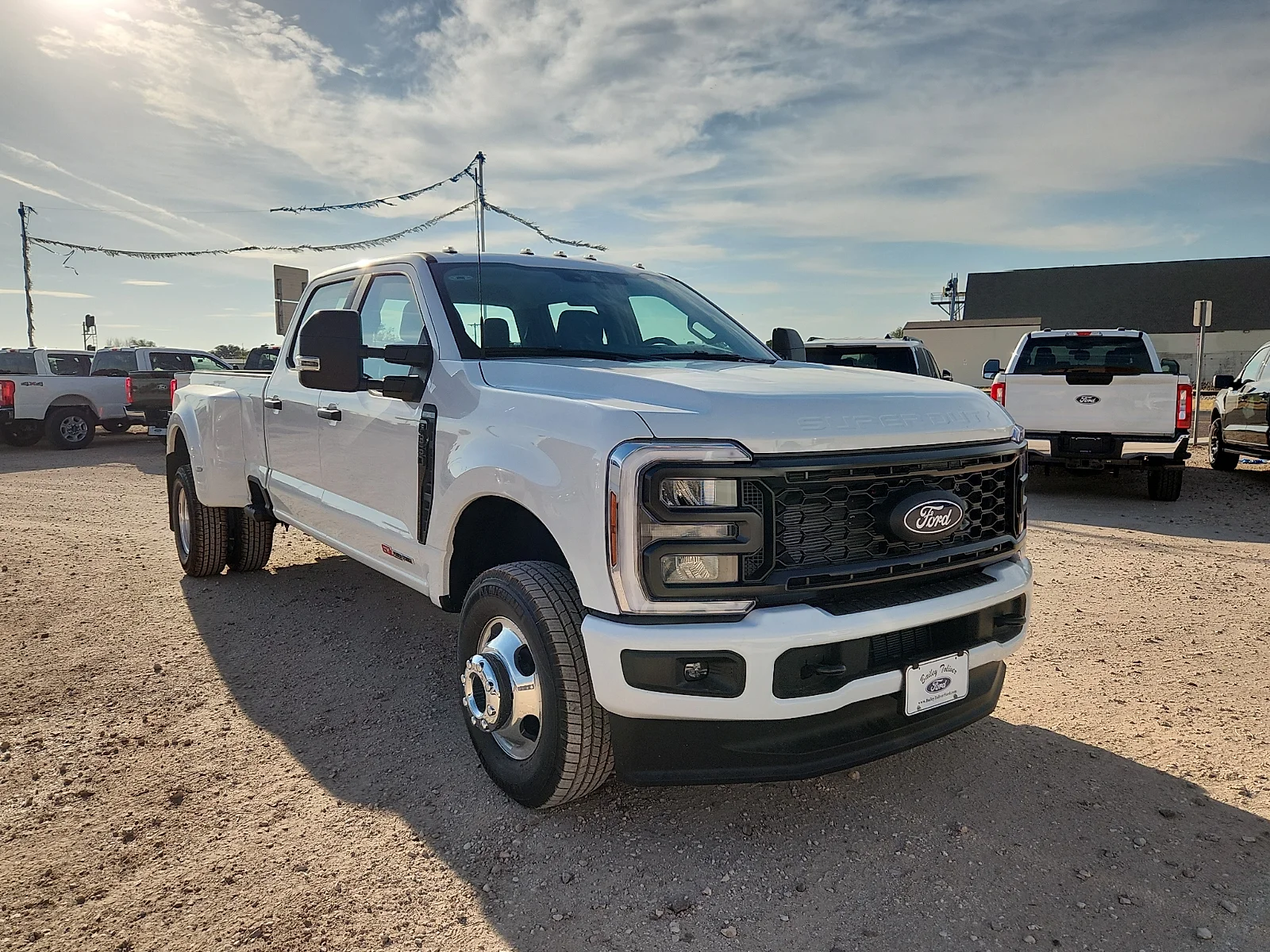 New 2027 Oxford White Ford XL image 1