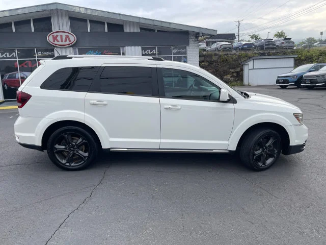 Used 2018 White Dodge Crossroad image 7