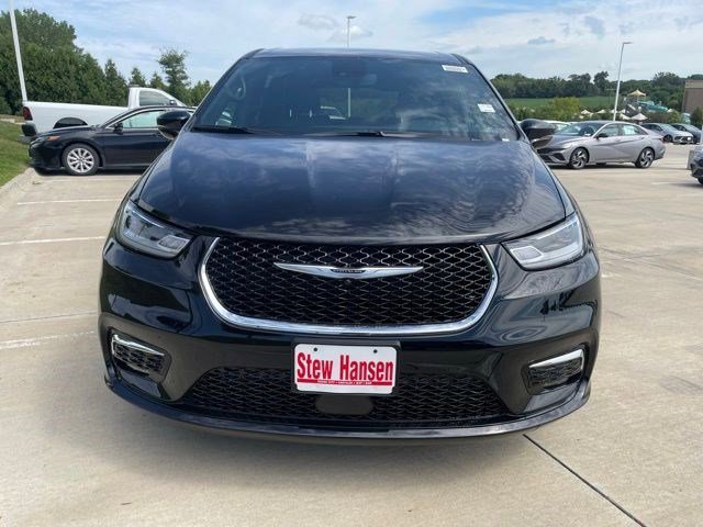 New 2026 Diamond Black Crystal Pearlcoat Chrysler Select image 8