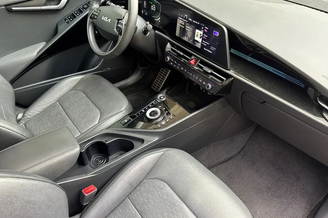 Used 2023 Blue Kia SX image 18