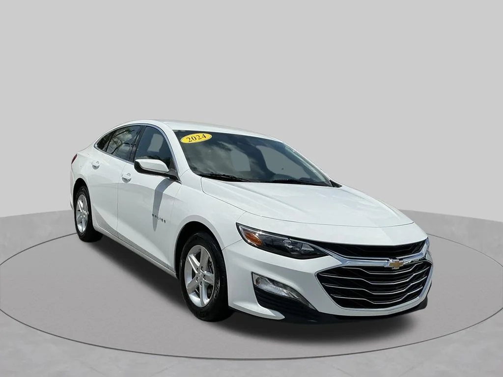 Used 2024 White Chevrolet LT image 18