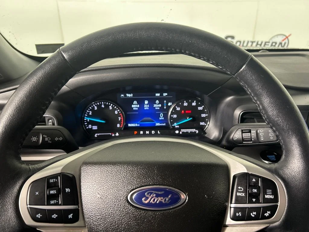 Used 2023 Silver Ford XLT image 13