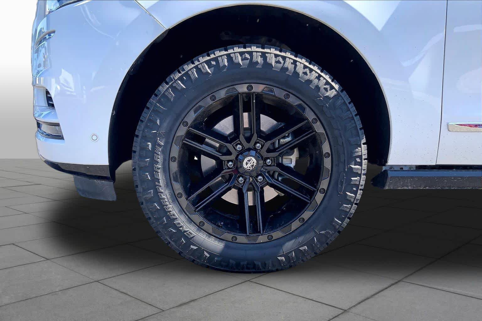 Used 2021 Ceramic Pearl Lincoln Reserve image 11