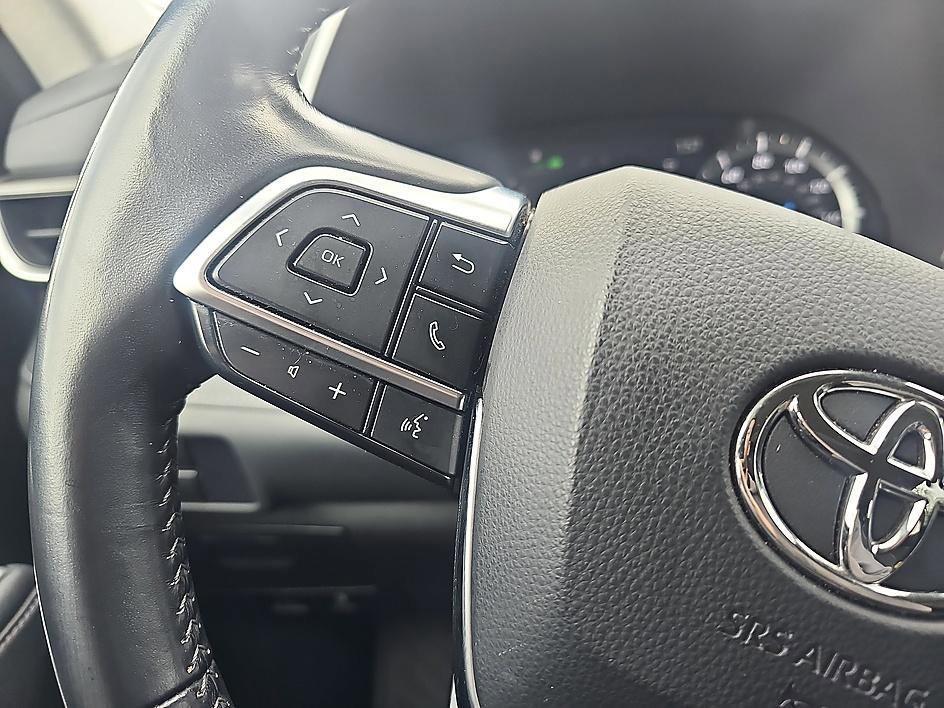Used 2021 Blizzard Pearl Toyota Hybrid XLE image 23