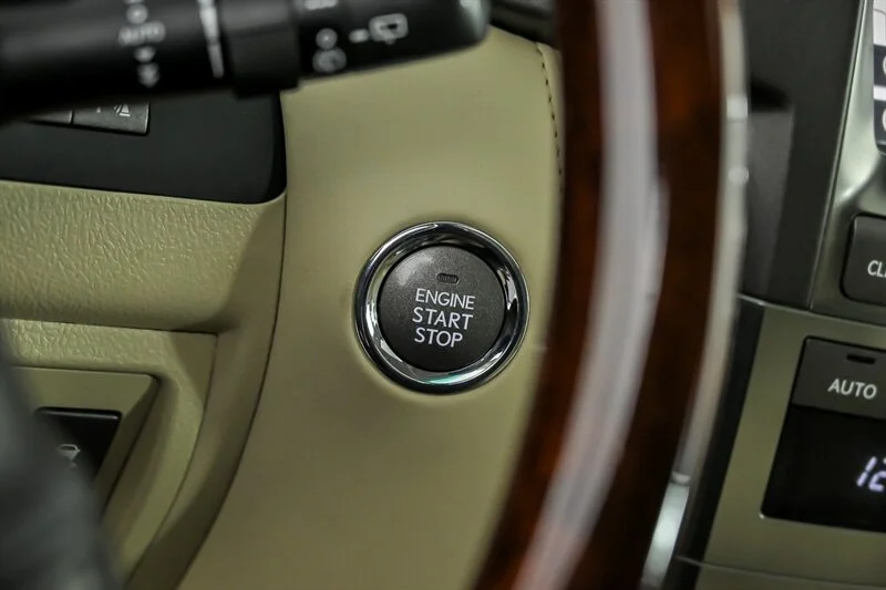 Used 2009 Starfire Pearl Lexus  image 25