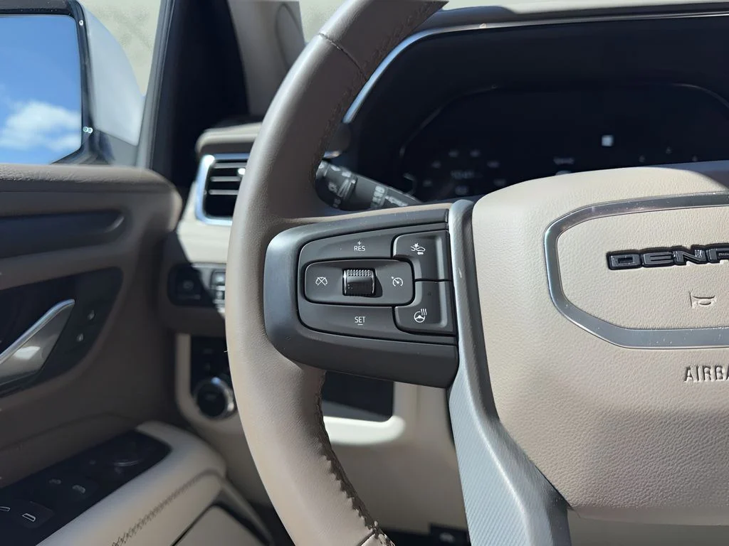 Used 2023 White GMC Denali image 17