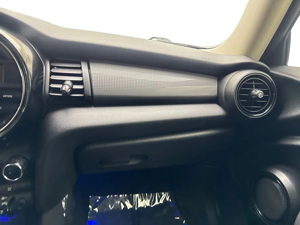Used 2016 White MINI Base image 53