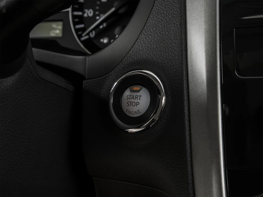 Used 2015 White Nissan 2.5 S image 61