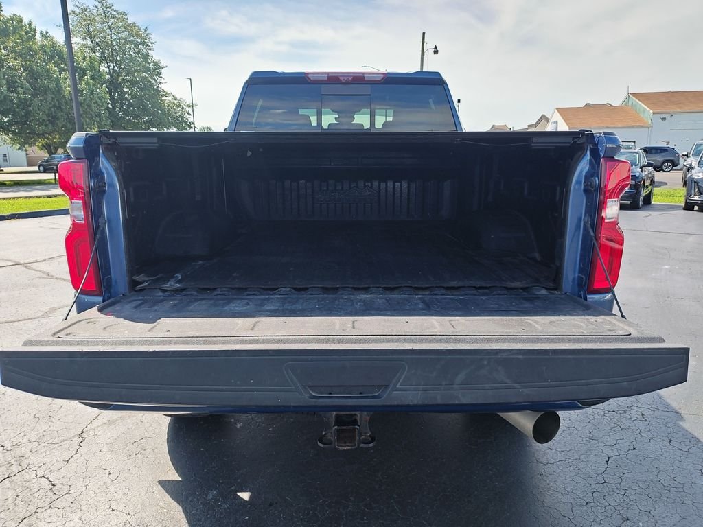 Used 2024 Blue Chevrolet High Country image 9