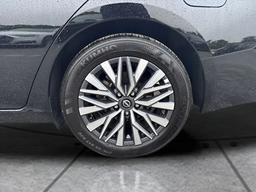 Used 2025 Black Nissan 2.5 SV image 28