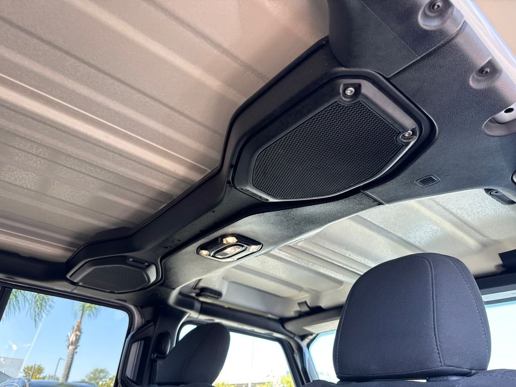 Used 2023 Silver Jeep Sport S image 19