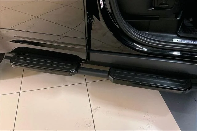 Certified Used 2023 Black Land Rover X-Dynamic SE image 9