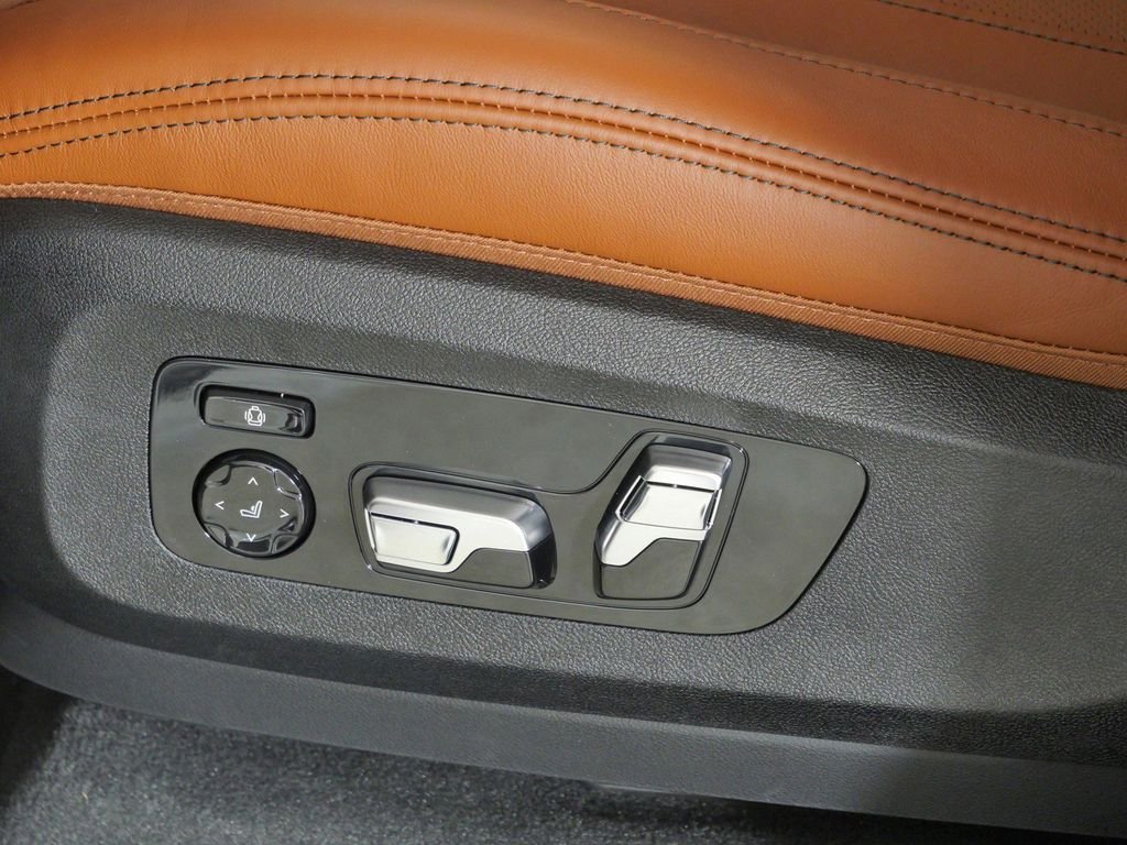 New 2026 Mineral White Metallic BMW xDrive40i image 39
