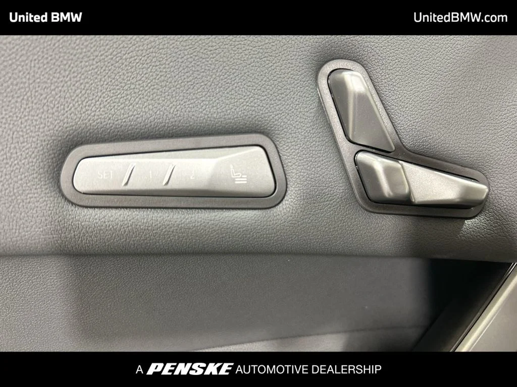 Used 2026 Alpine White BMW xDrive60 image 12