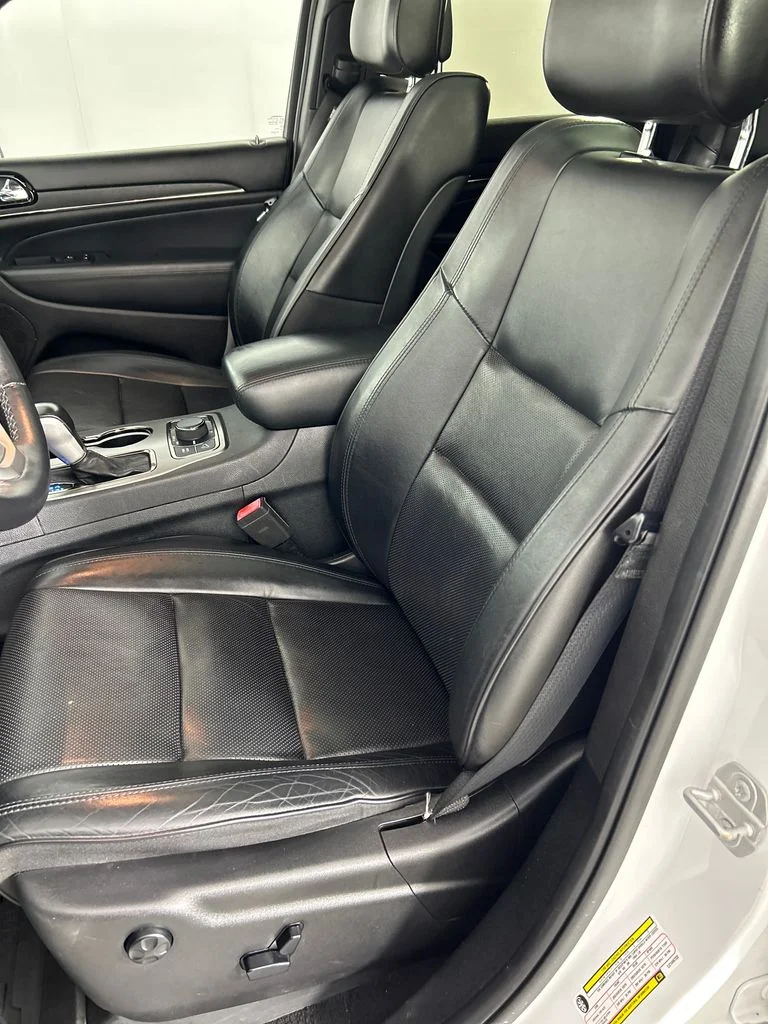 Used 2020 White Jeep Overland image 12