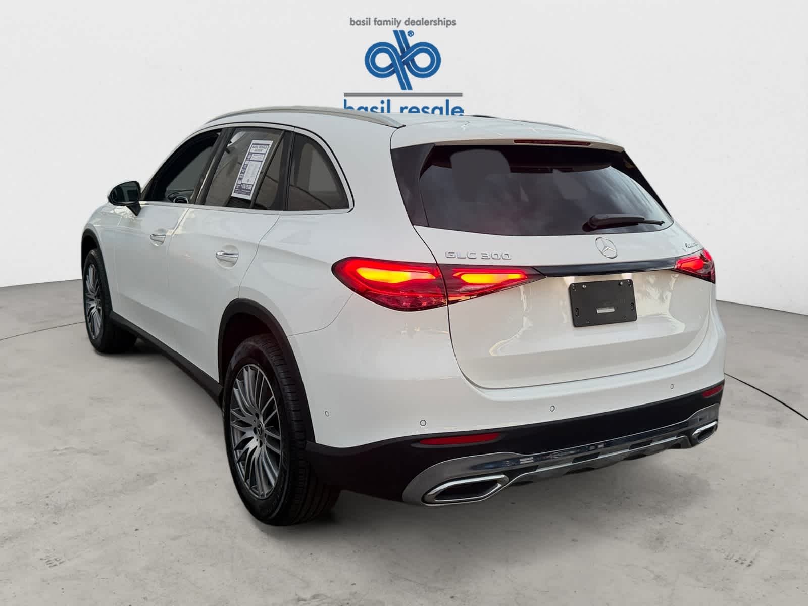 Used 2025 Polar White Mercedes-Benz GLC 300 image 5