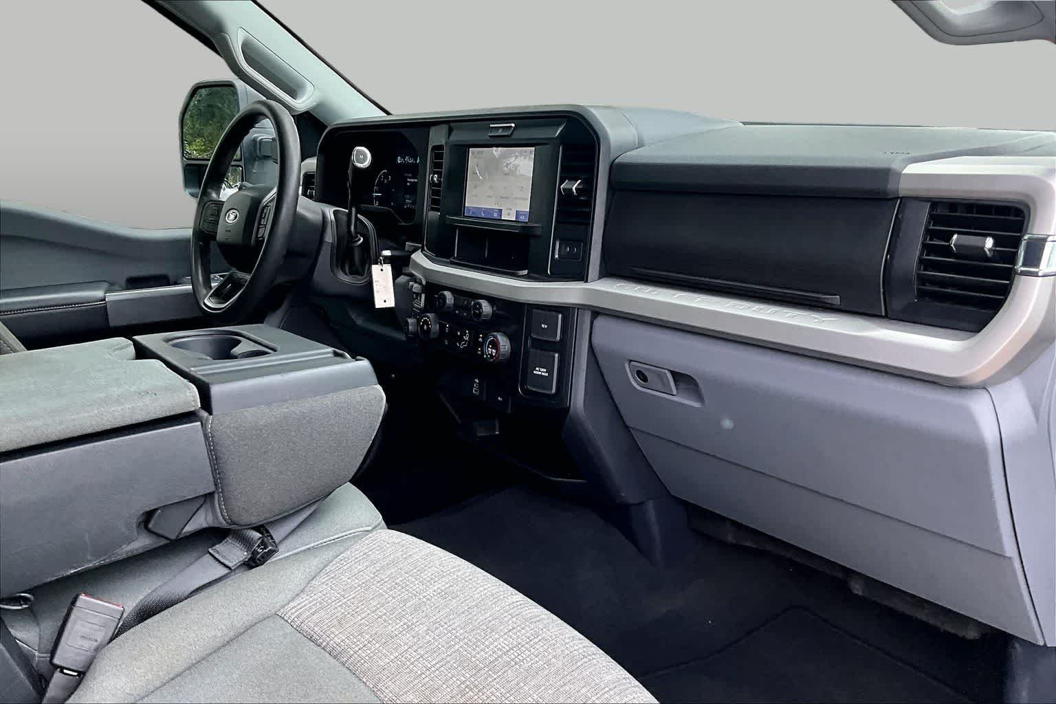 Used 2025 Oxford White Ford XLT image 19