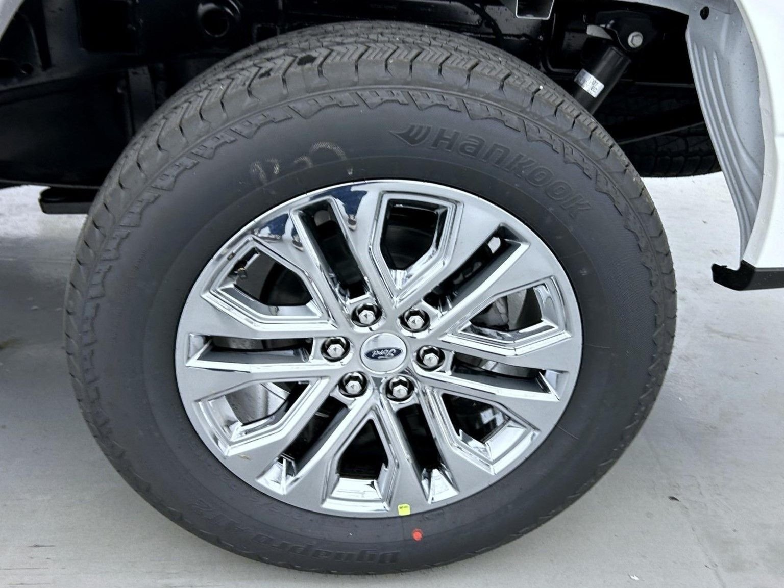 New 2026 Star White Metallic Tri-Coat Ford Lariat image 23