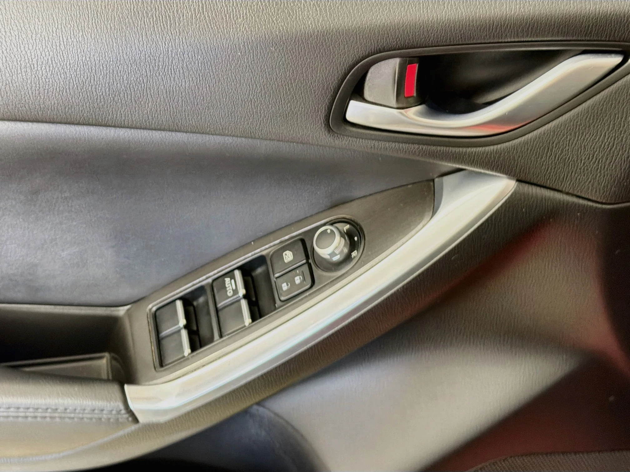 Used 2016 Soul Red Metallic Mazda Grand Touring image 18