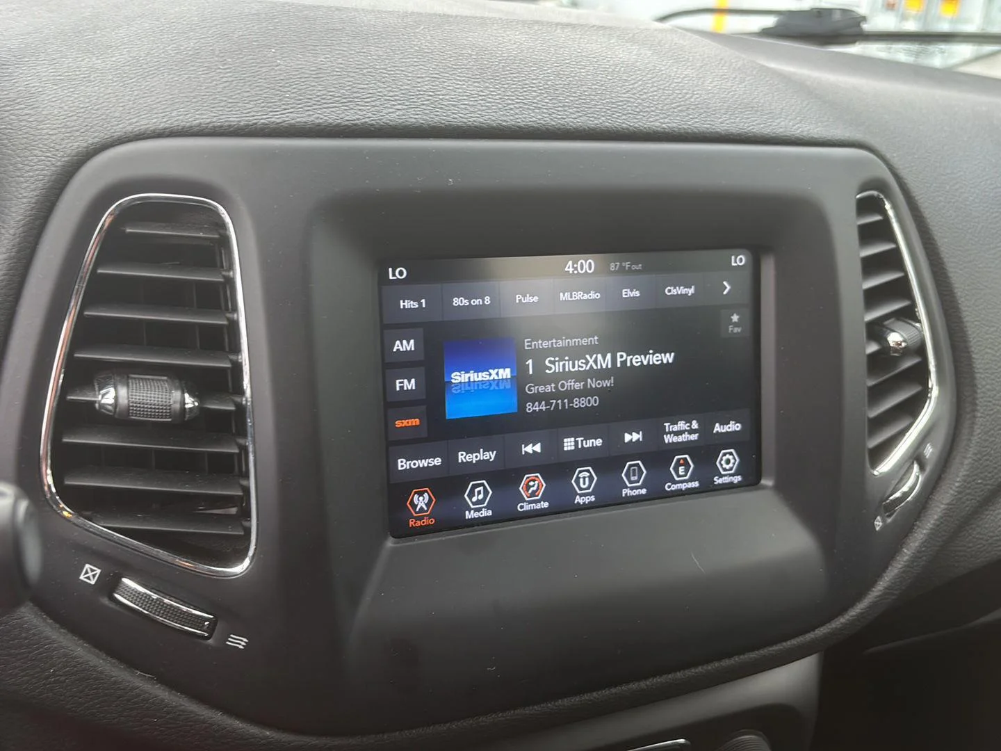 Used 2021 Diamond Black Crystal Pearlcoat Jeep Latitude image 11