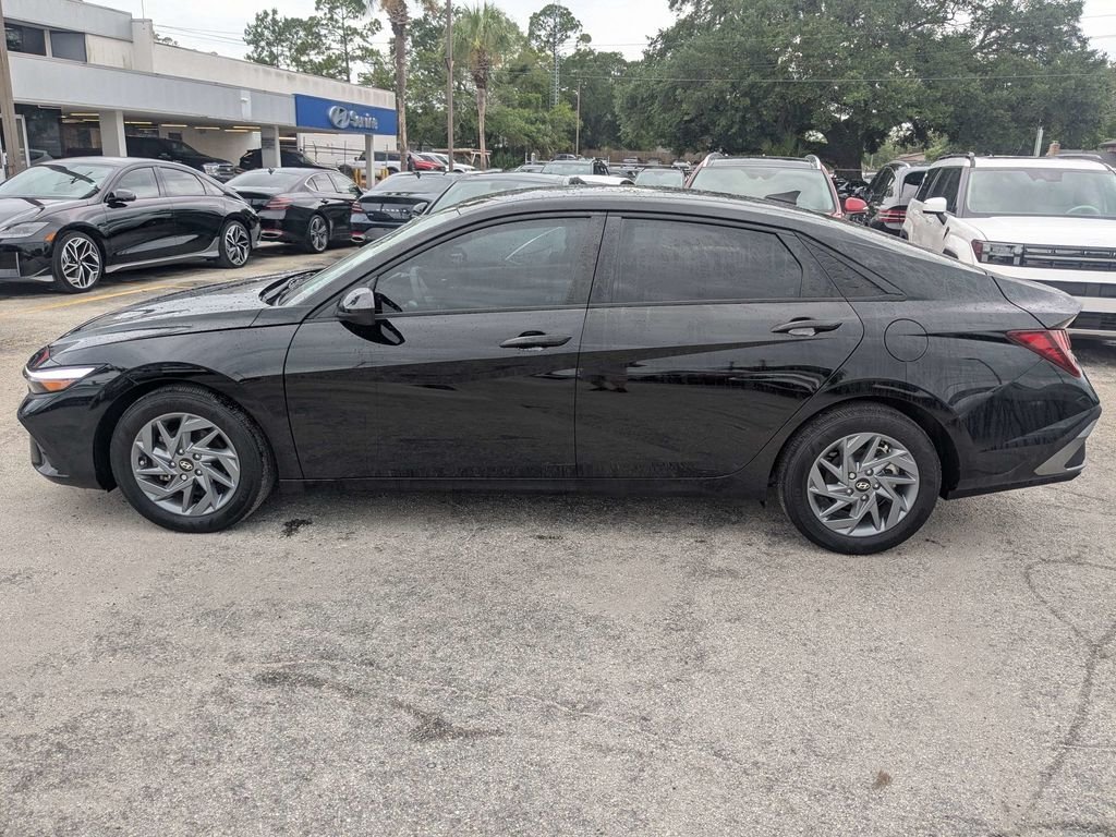 Used 2024 Black Hyundai SEL image 7