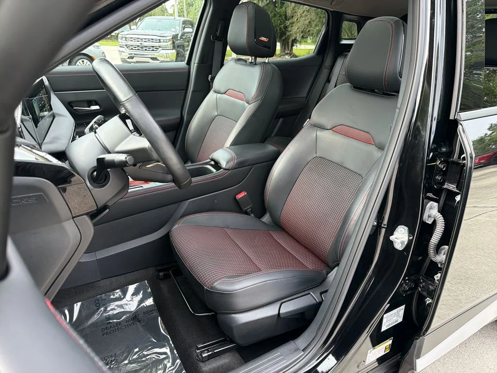 Used 2025 Black Nissan SR image 31