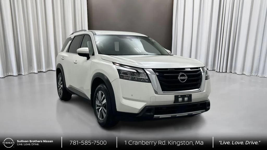 Used 2023 White Nissan SL image 3