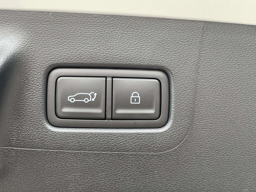 New 2026 Silver Hyundai SE image 9