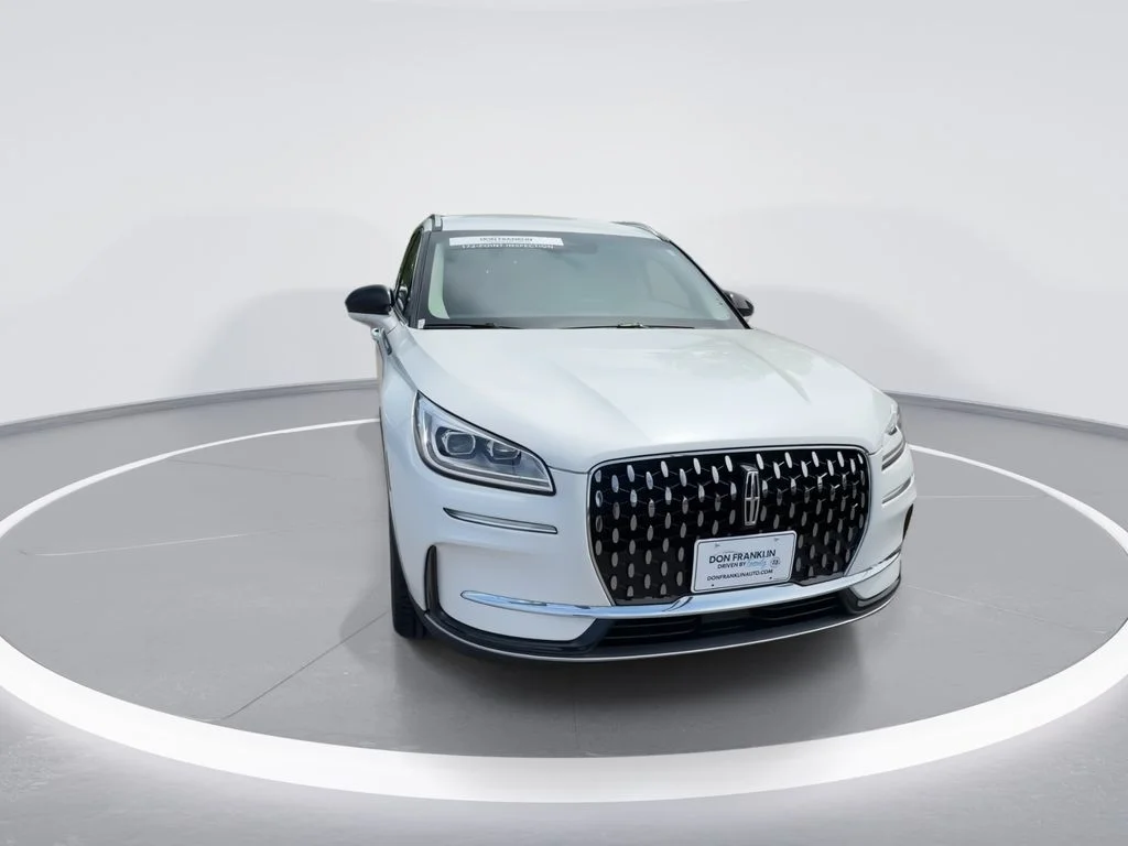 Used 2023 White Lincoln Reserve image 3