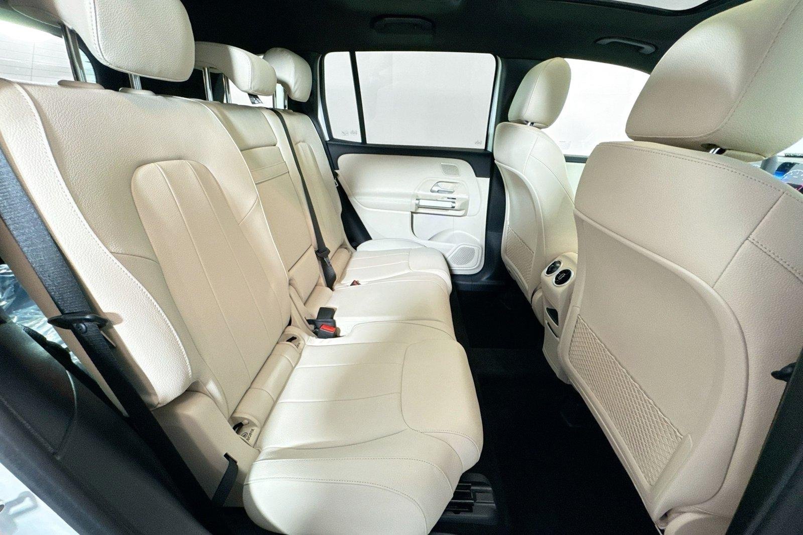 New 2026 Polar White Mercedes-Benz GLB 250 image 25