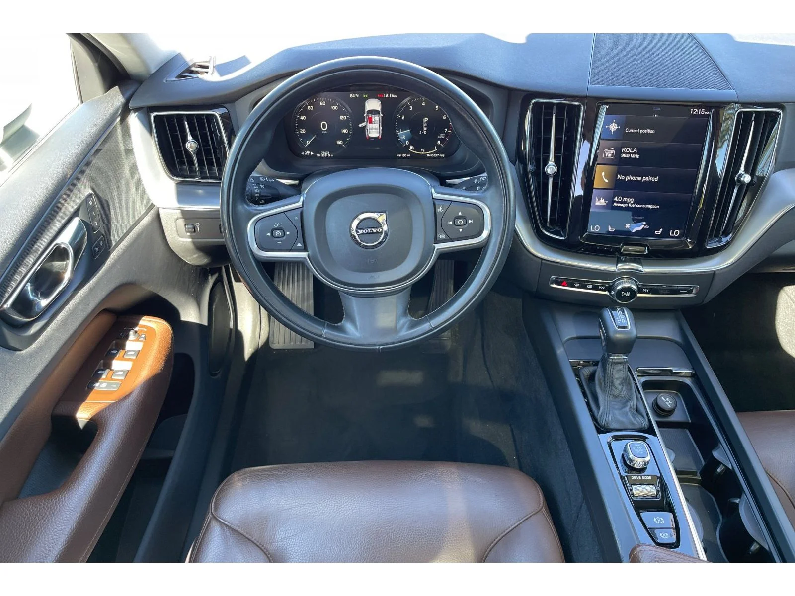 Used 2018 Ice White Volvo Momentum image 17