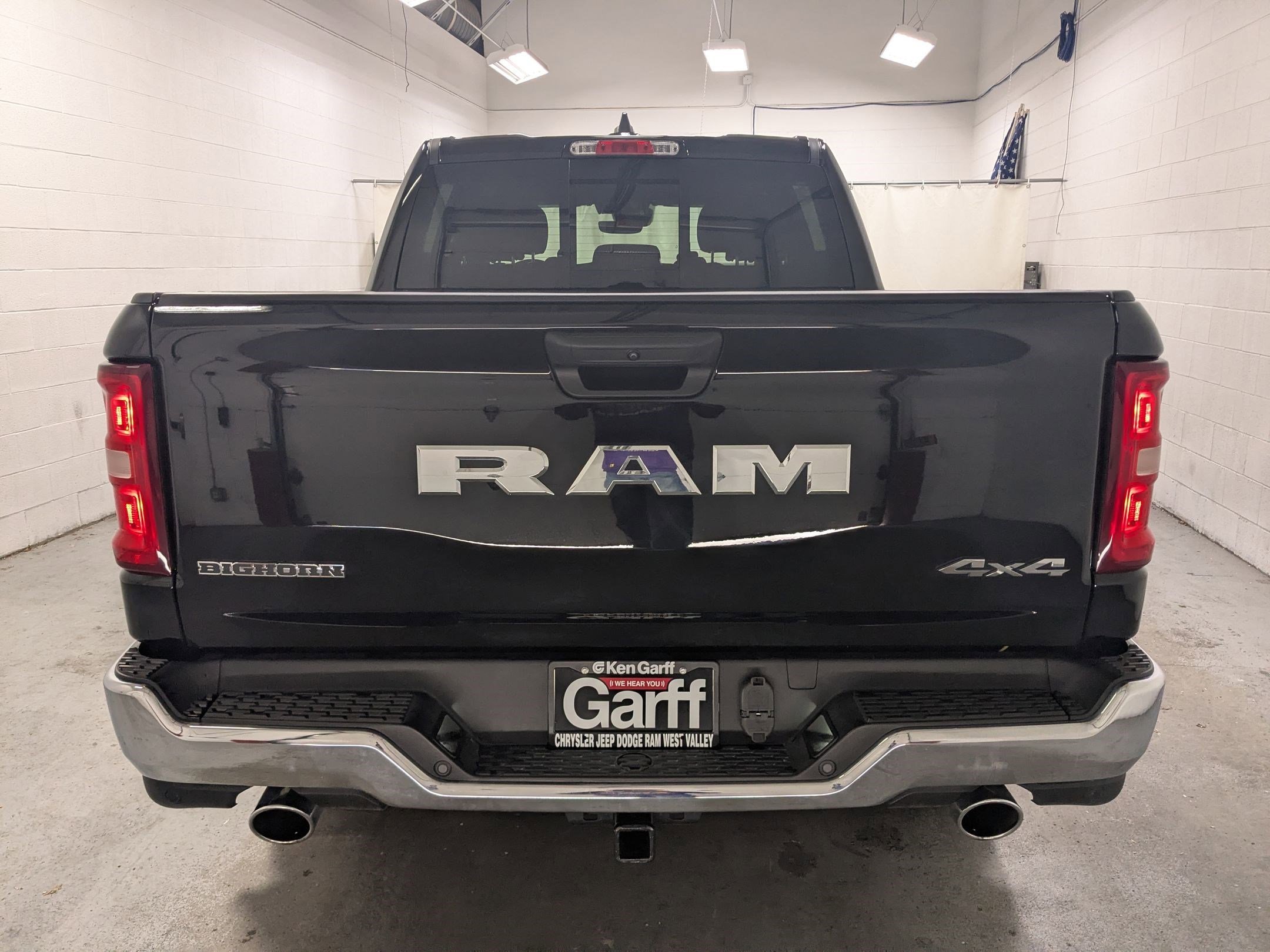 New 2026 Diamond Black Crystal Pearl-Coat Exterior Paint RAM Big Horn image 5