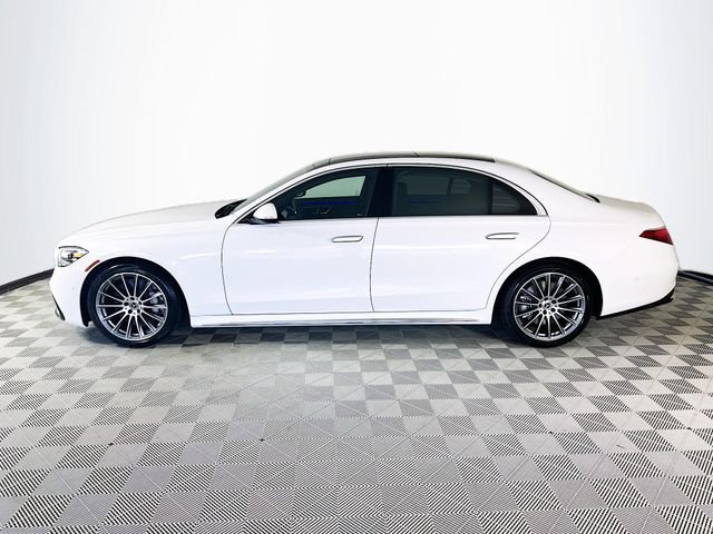 New 2026 MANUFAKTUR Moonlight White Metallic Mercedes-Benz S 580 image 4