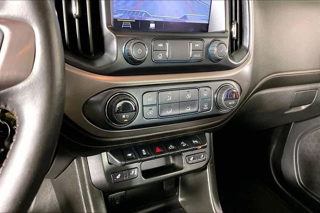 Used 2022 White GMC AT4 w/Leather image 15