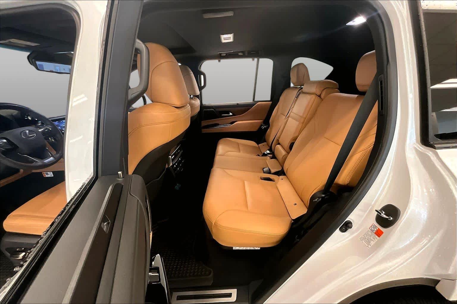 Used 2025 Eminent White Pearl Lexus Luxury image 18