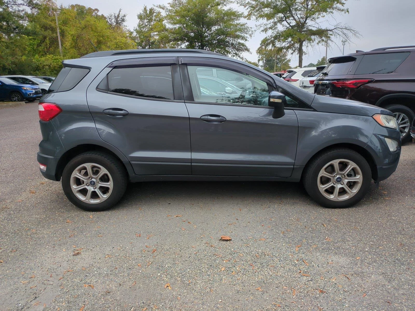 Used 2019 Smoke Metallic Ford SE image 3