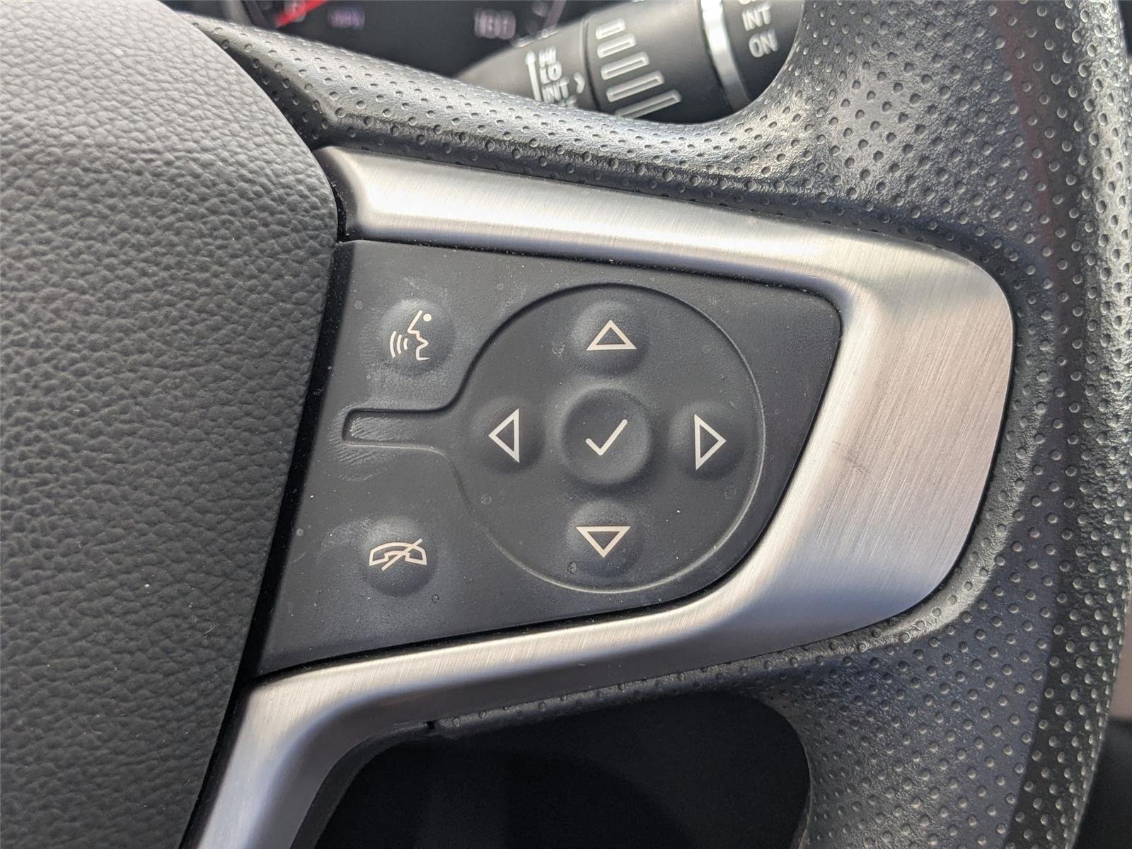 Used 2023 Summit White GMC SLE image 17