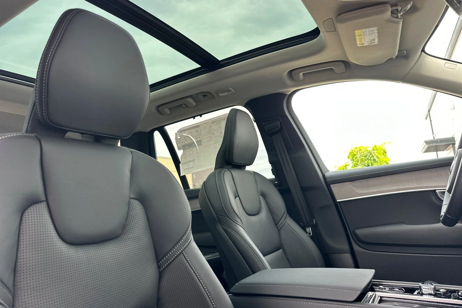 New 2026 Onyx Black Volvo Ultra image 16