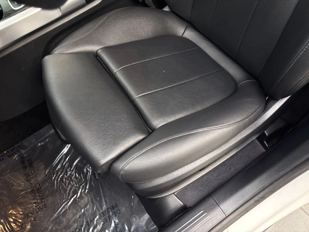 Used 2025 White Mercedes-Benz GLB 250 image 27