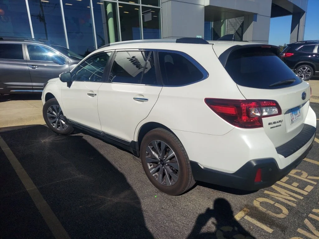 Used 2019 White Subaru 2.5i image 11