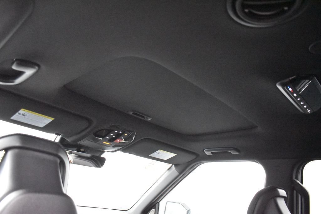 New 2027 Glacial White Pearl Kia SX image 18
