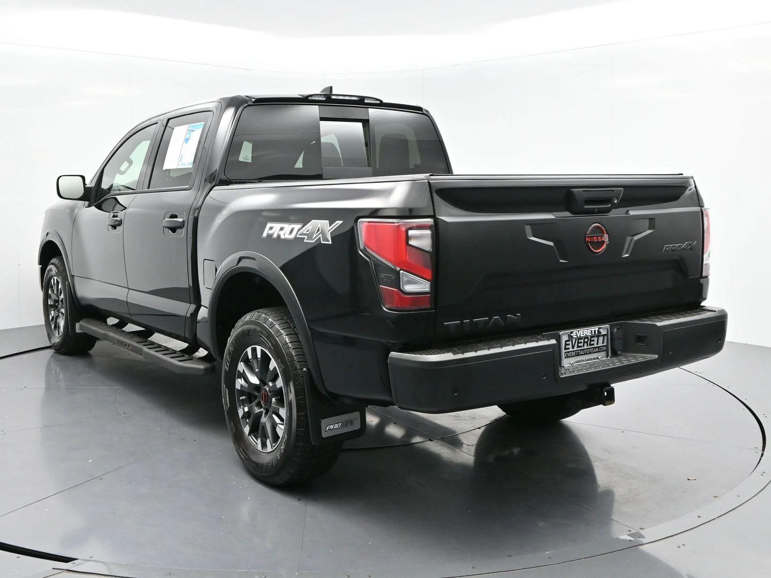 Used 2024 Super Black Nissan PRO-4X image 5