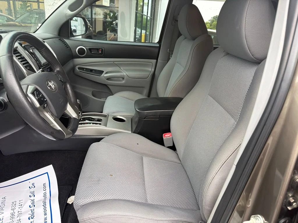 Used 2014 Pyrite Mica Toyota DOUBCAB image 11