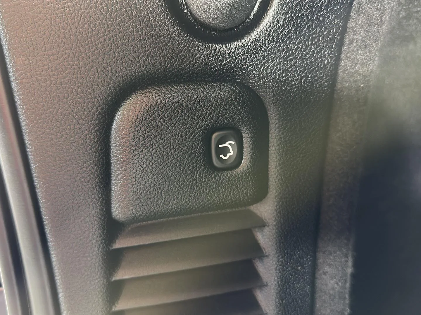 Used 2025 Vapour Grey Dodge R/T image 36