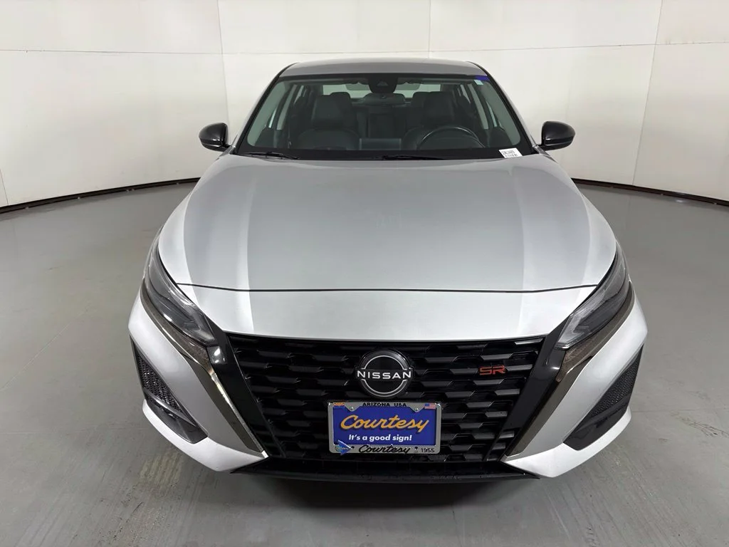 Used 2024 Silver Nissan 2.5 SR image 3