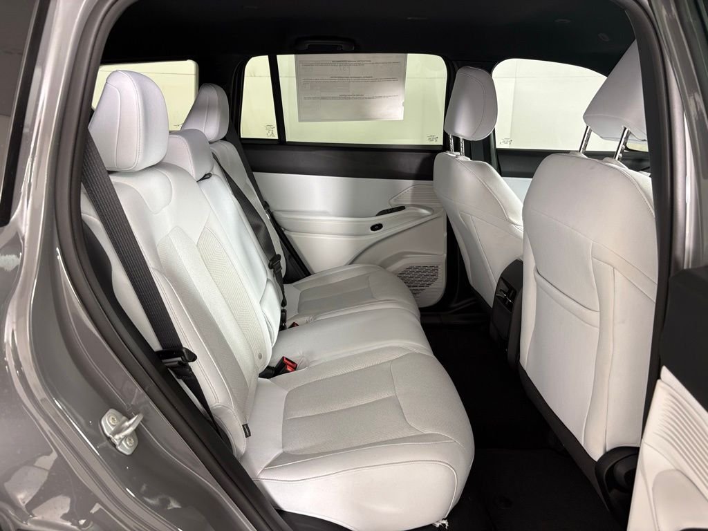 New 2026 Sting-Gray Clear-Coat Exterior Paint Jeep Laredo image 41