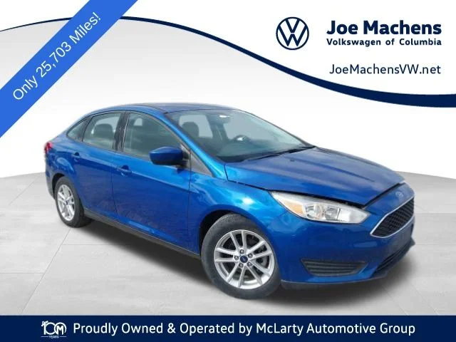 Used 2018 Blue Ford SE image 1