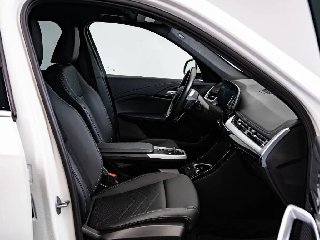 Used 2025 Alpine White BMW xDrive28i image 24
